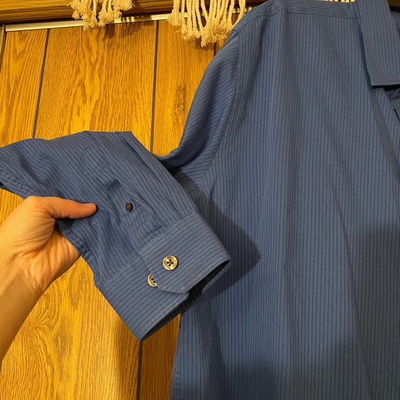 Men’s Van Heusen button up dress shirt. XLT, tall, blue pin stripe. - Picture 5 of 9